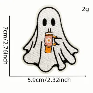 Vista detallada que muestra las dimensiones de un parche bordado de fantasma