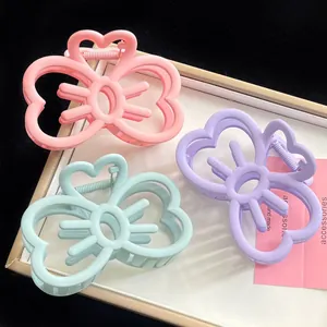 Lot de trois jolies pinces à cheveux mates en forme de cœur rose pastel violet et vert menthe
