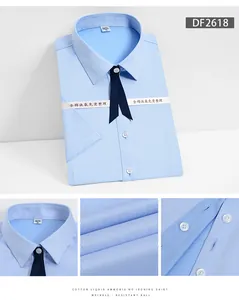 Détail de haute qualité du tissu en coton bleu clair infroissable pour chemise femme
