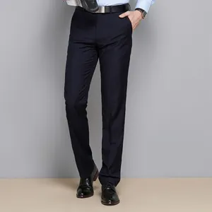 Pantaloni da uomo eleganti blu scuro slim fit ideali per business e occasioni formali
