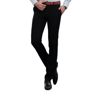 Pantaloni da completo neri da uomo slim fit per occasioni formali e casual