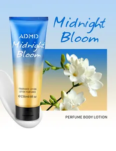 Dettaglio della lozione corpo profumata ADMD Midnight Bloom con fiori bianchi