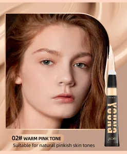 Gedetailleerde presentatie van de #02 Warm Pink Tone vloeibare concealer met model