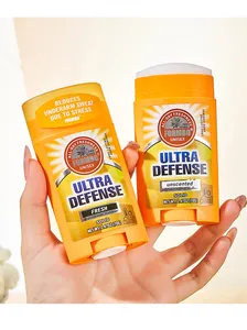 Detailansicht der FORMBO Unisex Antiperspirant Deo-Sticks in orangefarbenen Flaschen