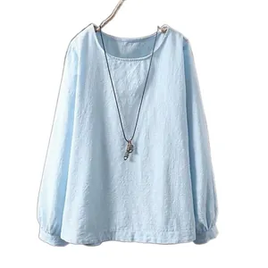 Elegante camicia casual azzurra in cotone e lino per donna con classico scollo rotondo