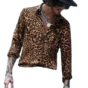 Camicia da uomo a maniche lunghe con stampa leopardata e colletto a revers
