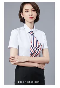 Witte professionele damesblouse met korte mouwen en gestreepte das voor zakelijke look