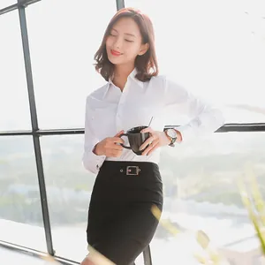 Chemise blanche à manches longues professionnelle et jupe noire de bureau