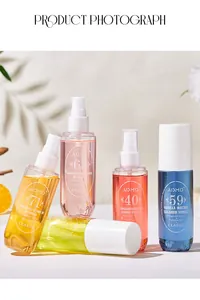 Primo piano di flaconi di profumo numerati ADMD con liquidi colorati e spruzzatori