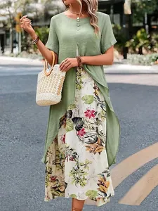 Détail d'une robe longue florale élégante avec un style chic en coton et lin superposé