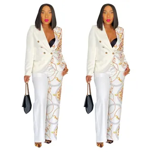 Ensemble tailleur blanc élégant pour femme avec un imprimé de chaînes dorées et volutes