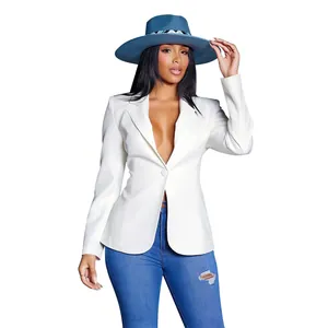 Vooraanzicht van een sexy witte damesblazer met V-hals, lange mouwen en een slanke pasvorm