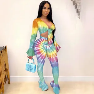 Set sexy due pezzi tie-dye con scollo a V, lacci frontali e maniche a campana per donna