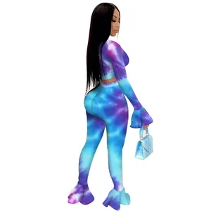 Set due pezzi sexy in rete tie-dye blu e viola con maniche lunghe a campana e pantaloni flare