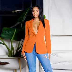 Detailweergave van een stijlvolle sexy oranje blazer met V-hals en lange mouwen