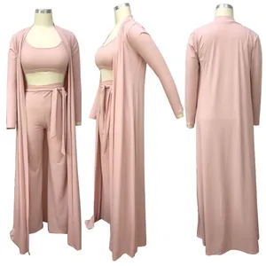 Vues détaillées de l'ensemble 3 pièces en maille pour femme avec gilet et pantalon
