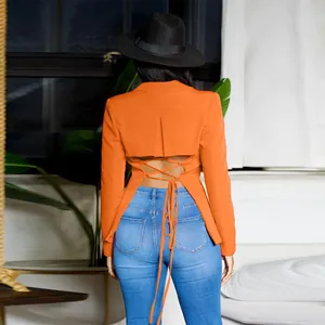 Sexy feloranje blazer met lange mouwen en een uniek veterontwerp met open rug