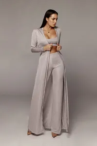 Ensemble 3 pièces chic en maille côtelée lavande avec gilet long et pantalon.