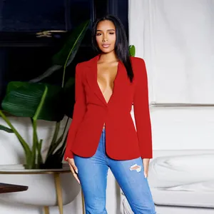 Elegante rode damesblazer met lange mouwen, een diepe V-hals en een slanke pasvorm