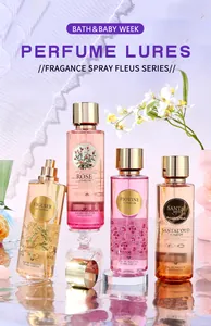 Vue détaillée de quatre flacons de brume corporelle florale de 230 ml avec bouchons dorés
