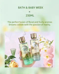Détail de flacons de spray corporel au parfum floral et fruité de 230ml avec des étiquettes.