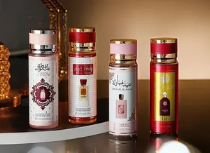 Vue détaillée de quatre flacons de brume parfumée de style Dubaï très élégants