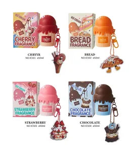Dettaglio di quattro profumi da 50 ml a forma di gelato in diverse profumazioni dolciastre