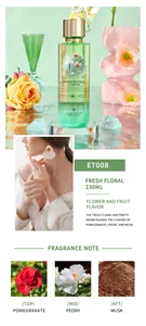 Vue détaillée du parfum floral de 230ml avec des notes de grenade, pivoine et musc
