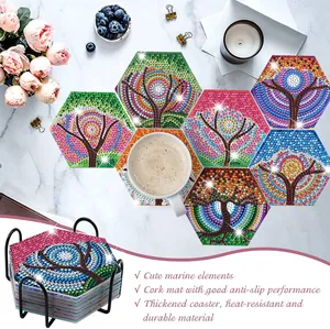 Detail van DIY diamant schilderen onderzetters met boompatronen en een houder