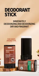 Primo piano di deodoranti in stick profumati a lunga durata al sandalo e al cedro