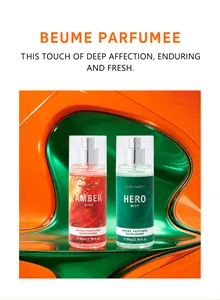 Due flaconi da 88 ml di spray corpo da uomo a lunga durata nelle fragranze Amber e Hero.