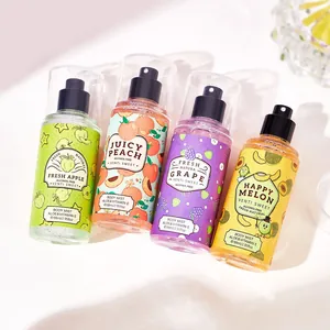 Vista detallada de cuatro frascos de spray corporal de 88 ml con aromas de frutas frescas.