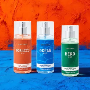 Set di tre spray profumati per il corpo da uomo a lunga durata in flaconi da 88 ml.