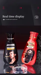 Display in studio di due flaconi di shampoo per aromaterapia da 250 ml in nero e rosso per capelli.