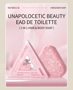 Detalle del jabón 2 en 1 FORMBO rosa para cabello y cuerpo en empaque triangular