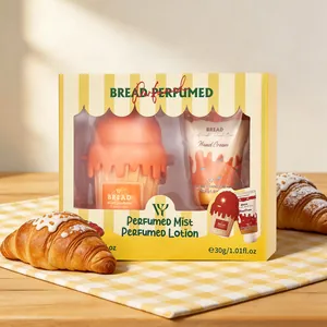 Coffret cadeau parfum gourmand et crème mains avec emballage pain et flacon cupcake