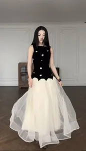 Elegant sleeveless Hepburn style evening dress with 3D floral velvet top and tulle skirt