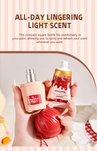 Nahaufnahme von Kirsch-Parfüm und Handcreme Geschenkset in der Hand gehalten