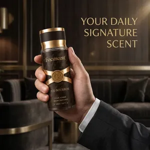 Parfum premium pour hommes 'Oud Bourbon' par Focuscent, 100ml, vue lifestyle de luxe.
