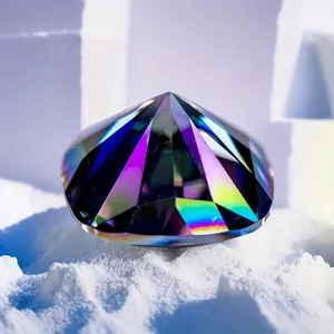 Close-up van een schitterende iriserende regenboog moissanite edelsteen met facetten.
