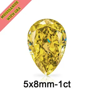 Vue macro détaillée d'une moissanite jaune citron de 1ct en taille poire 5x8mm