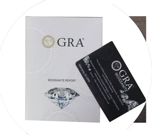 Primer plano del informe oficial de moissanita GRA y la tarjeta de garantía para gema