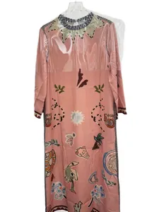 Elegante roze jurk met lange mouwen, artistieke vintage jacquardprint en ronde halslijn