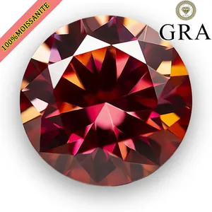 Vue rapprochée d'une moissanite rouge de 11mm 5ct taillée en rond brillant