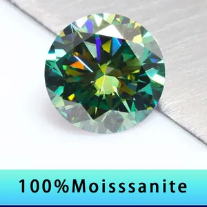 Nahaufnahme eines runden grünen 10-Karat-Moissanit-Edelsteins mit brillantem Feuer