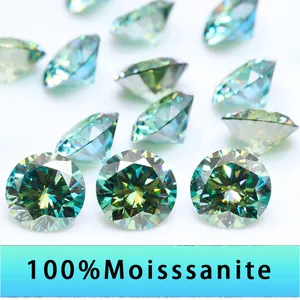 Detailansicht funkelnder grüner Moissanit-Edelsteine im Brillantschliff für Schmuck