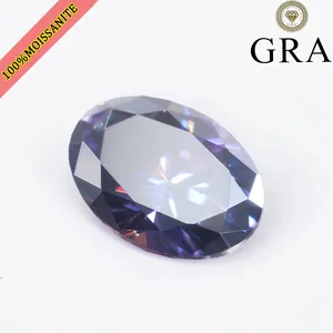 Vista macro de piedra Moissanite púrpura imperial de 5 ct corte ovalado con certificado GRA