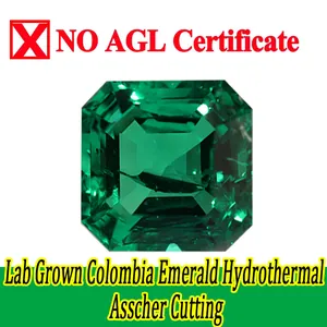 Dettagliata ripresa macro di smeraldo idrotermale creato in laboratorio con taglio Asscher