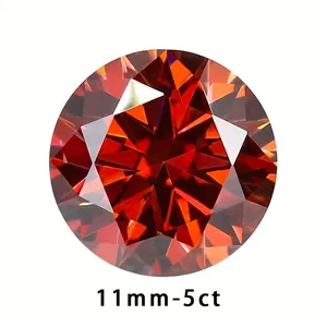 Gedetailleerde macro-opname van een 5ct granaatrode ronde briljant geslepen moissaniet steen 11mm