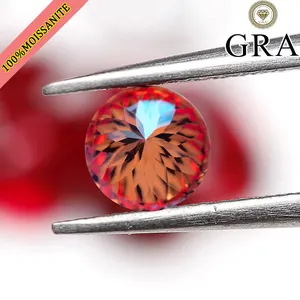 Gedetailleerde macro-opname van ronde granaatkleurige moissanite steen met GRA-merk